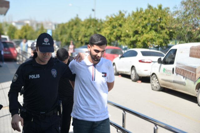 Tartıştıkları sürücüyü eşinin yanında dövüp aracını parçalayan şehir eşkıyaları tutuklandı