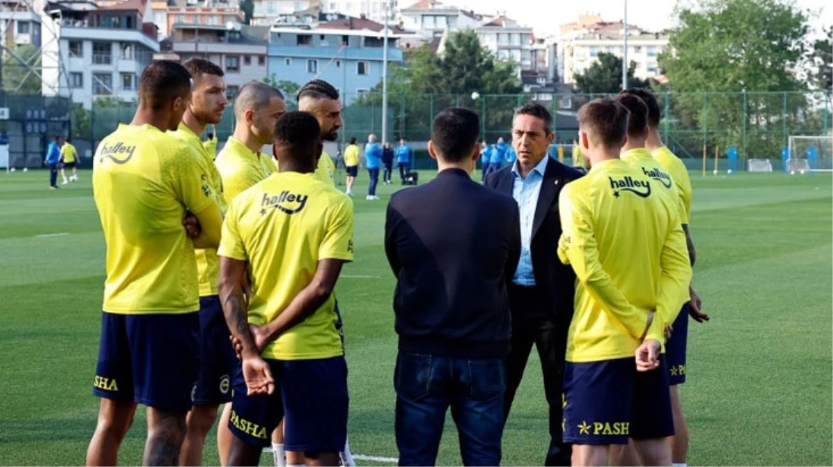 Bütün takımı kenara çekti! Ali Koç'tan derbi öncesi sürpriz ziyaret