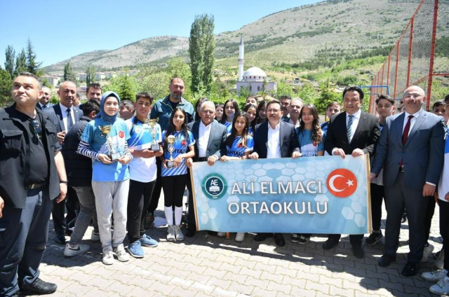 Çocuklar ve gençler için muhteşem eser! Kayseri'de bir spor okulu daha hizmete açıldı