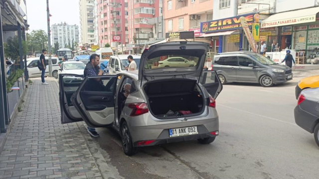 Olacaklardan habersiz aracıyla evine gidiyordu! Kadın sürücü iş yerine düzenlenen silahlı saldırıda ensesinden vuruldu