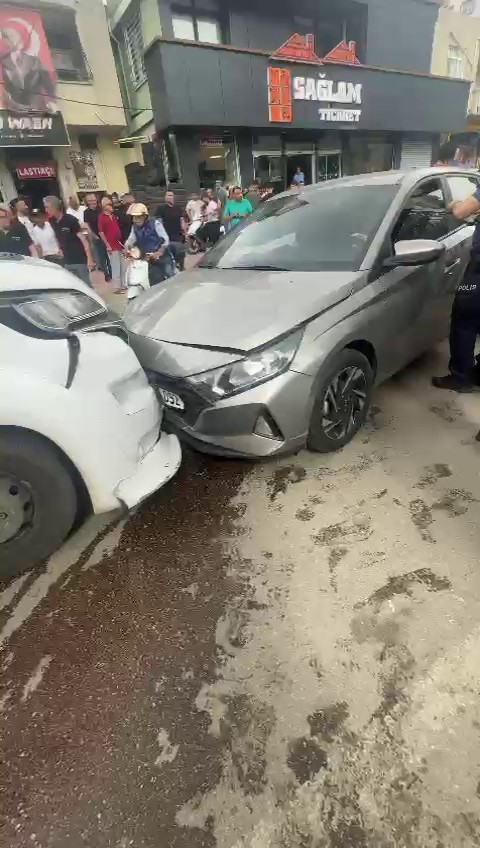 Olacaklardan habersiz aracıyla evine gidiyordu! Kadın sürücü iş yerine düzenlenen silahlı saldırıda ensesinden vuruldu