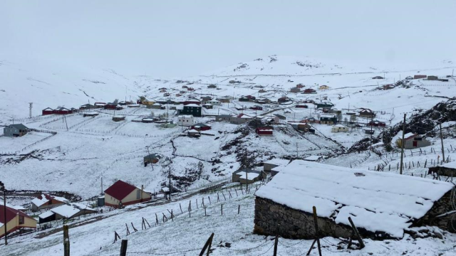 Doğu Karadeniz'de mayıs ayında kar sürprizi! Her yer beyaza büründü