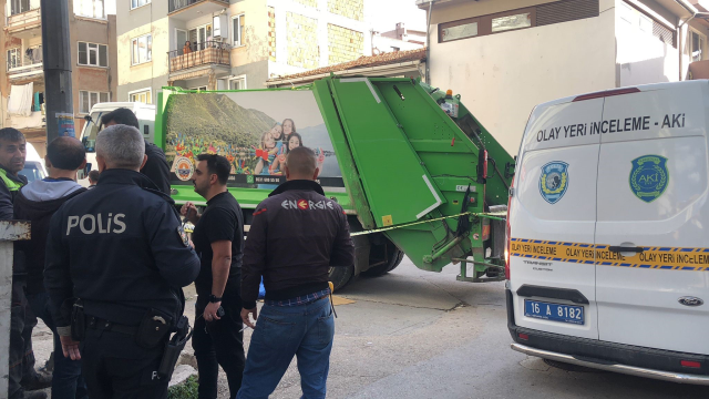 Bursa'da yaşlı kadın çöp kamyonunun altında kalarak hayatını kaybetti